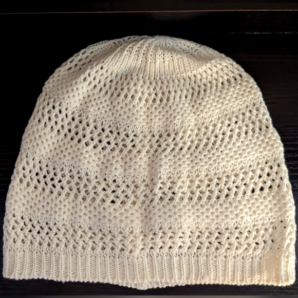 Cream Crochet/Knit Hat - Picture 1 of 1